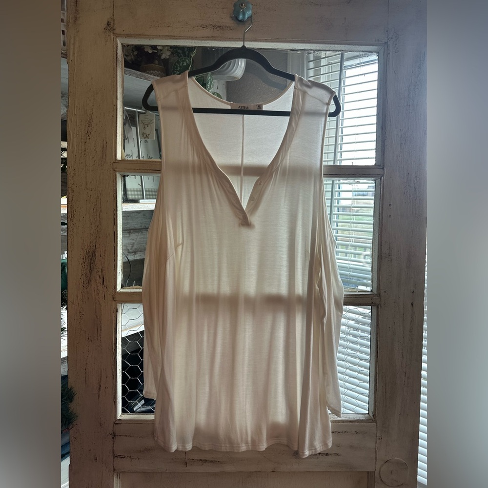 A22 Just Fab | White Cold Shoulder Top